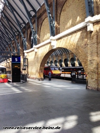 Die berühmteste Bahnhofsmauer der Welt, das Gleis 9 3/4 am King's Cross Bahnhof